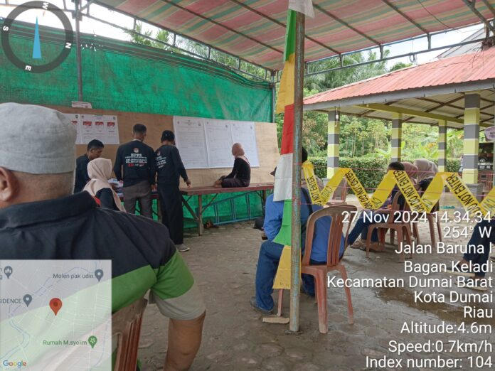 Penghitungan Suara di TPS 13 Kelurahan Bagan Keladi Penghitungan Suara di TPS 13 Kelurahan Bagan Keladi