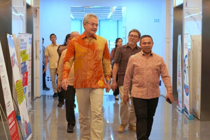 saat-gubernur-riau-bahas-perbaikan-tata-kelola-migas-dengan-xqjw