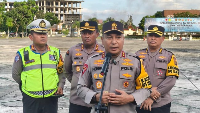 kapolda-riau-irjen-pol-herry-heryawan-menurunkan-1771-personel-gabungan-amankan-malam-tahun-baru-1767178913332_169