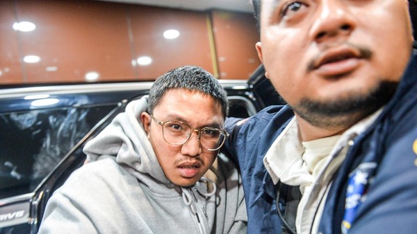 youtuber-muhammad-adimas-diperiksa-polda-jabar-usai-ditangkap-di-semarang-1765854541939_169