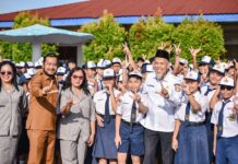 Wali Kota Paisal Serahkan SK Relawan Kebersihan Sekolah, Perkuat Budaya Peduli Lingkungan Sejak Dini di Dumai